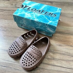 Floafers Prodigy Driver Driftwood Brown NWOT